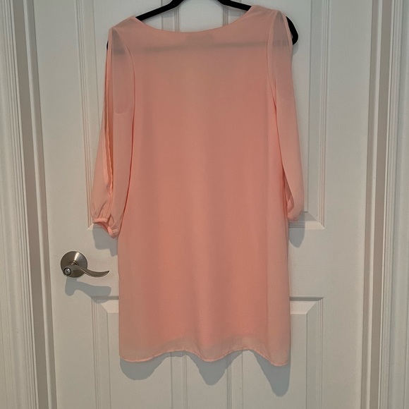 LULU’S CORAL LONG SLEEVED DRESS. COLD SHOULDER. SIZE SMALL - Picture 2 of 4